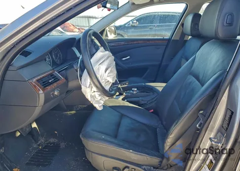 2010 BMW 528 Xi z USA, uszkodzony, nr VIN WBANV1C52AC444417